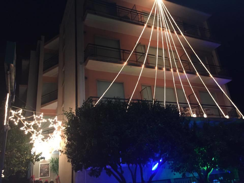 Hotel Capri ดิอาโนมารีนา ภายนอก รูปภาพ