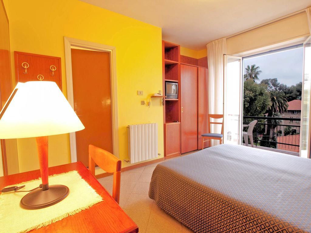 Hotel Capri ดิอาโนมารีนา ห้อง รูปภาพ